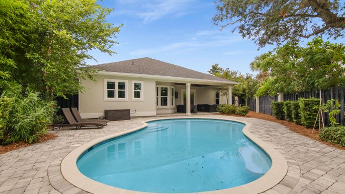 Exterior, Pool