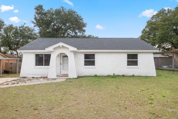 Backyard, Exterior, Facade, Ranch
