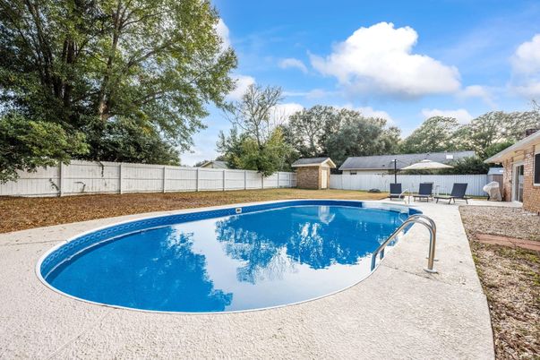 Exterior, Pool