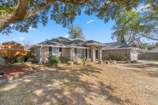 Exterior, Facade, Brick Facade, Ranch