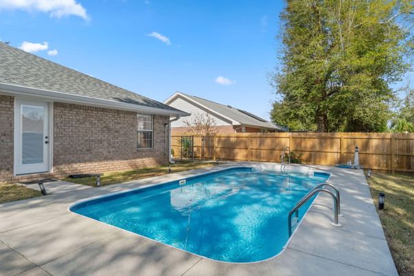 Exterior, Pool