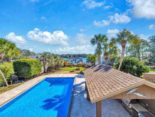 Exterior, Pool, Water