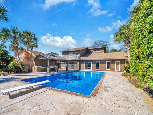 Exterior, Pool