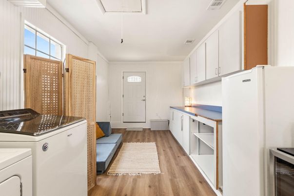 Interior, Washer, Wood Texture Flooring