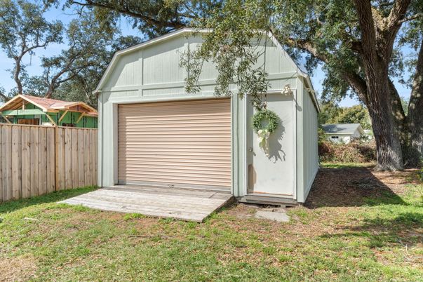 Detached Garage, Exterior