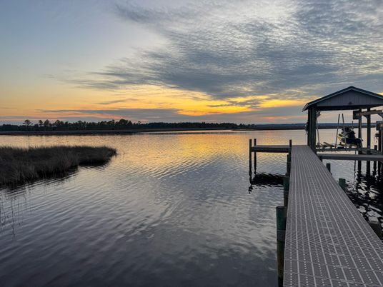 Exterior, Lake