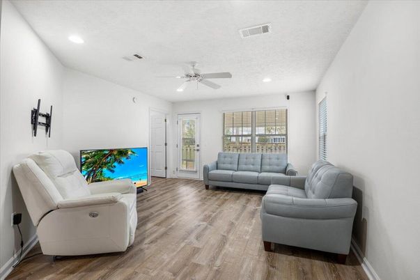 Interior, Living room, Recessed Lighting, Wood Texture Flooring