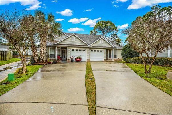 Attached, Exterior, Facade, Ranch