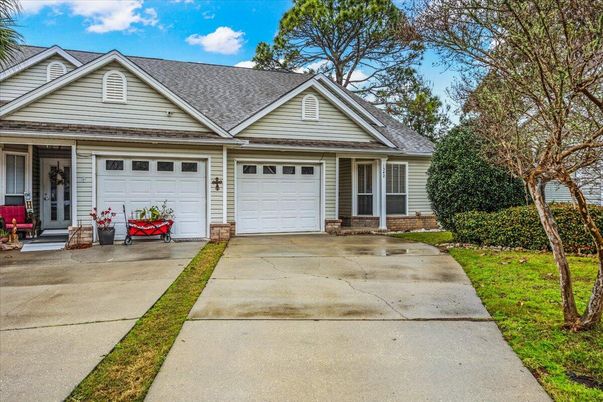 Attached, Exterior, Facade, Ranch