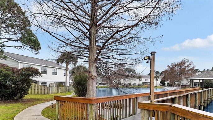 Exterior, Lake