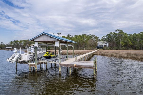 Exterior, Lake