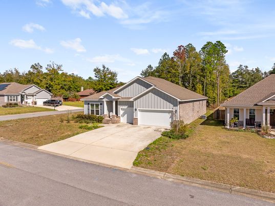 Attached, Exterior, Facade, Ranch