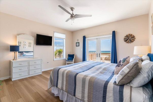 Bedroom, Interior, Water, Wood Texture Flooring