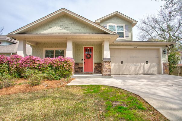 Attached, Exterior, Facade, American Craftsman