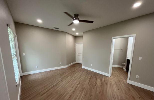 Empty room, Interior, Recessed Lighting, Wood Texture Flooring