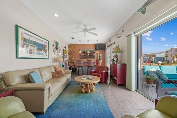 Dining room, Interior, Living room, Pendant Lights, Recessed Lighting