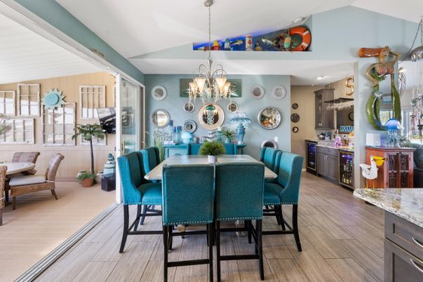 Chandelier, Dining room, Interior, Recessed Lighting, Wood Texture Flooring