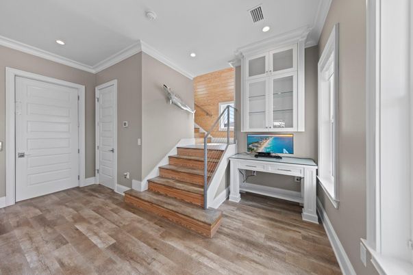 Interior, Recessed Lighting, Wood Texture Flooring