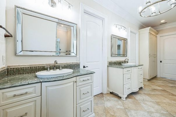 Bathroom, Dual Sink Vanities, Interior, Recessed Lighting