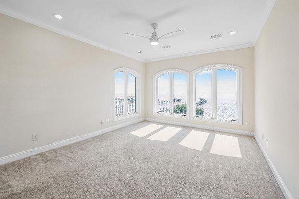 Empty room, Interior, Recessed Lighting