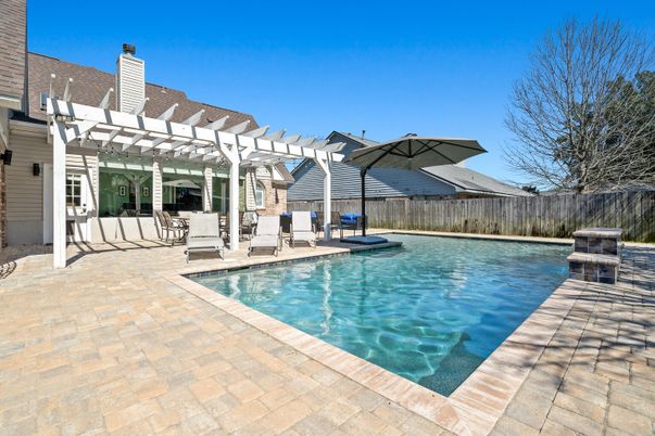 Exterior, Pool