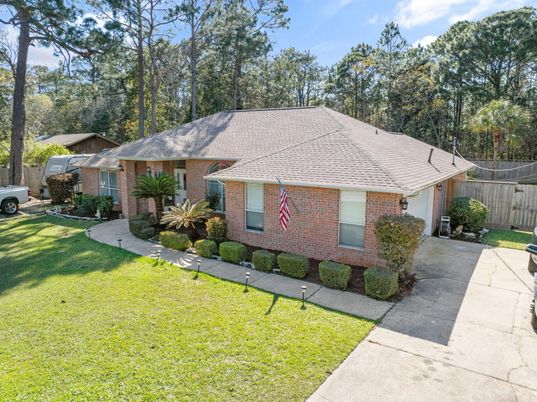 Exterior, Facade, Brick Facade, Ranch