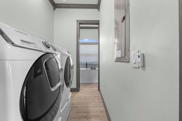 Interior, Washer, Wood Texture Flooring