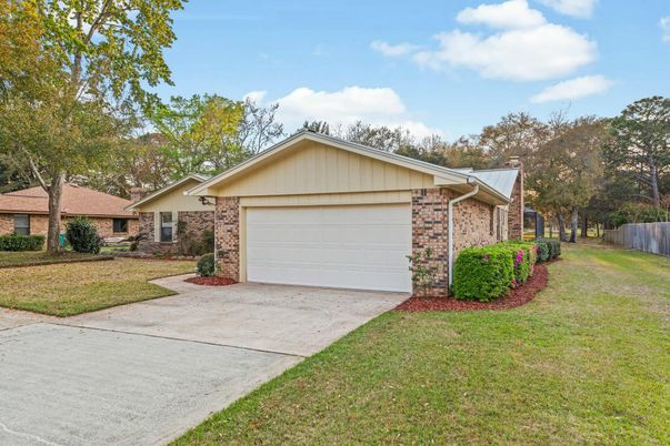 Attached, Exterior, Facade, Brick Facade, Ranch