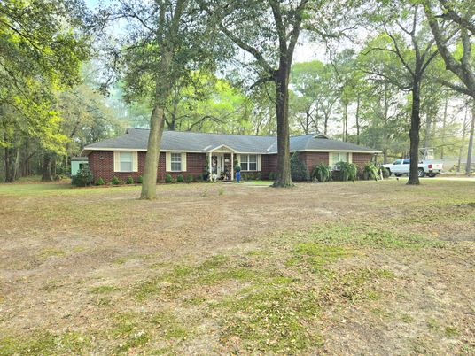 Backyard, Exterior, Facade, Brick Facade, Ranch
