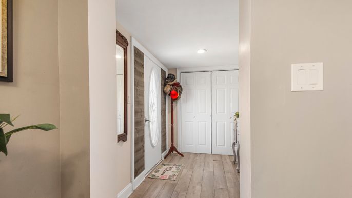 Interior, Recessed Lighting, Wood Texture Flooring