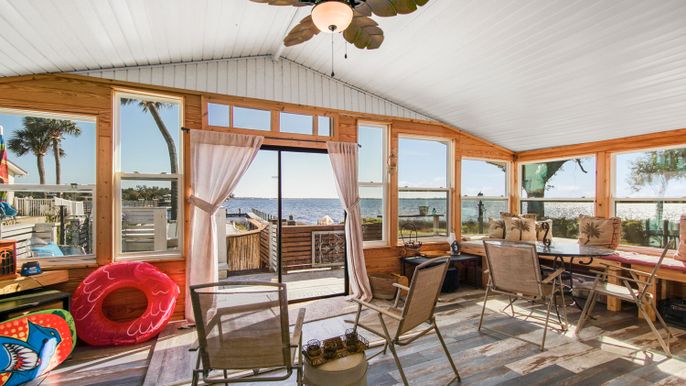 Dining room, Interior, Sun Room, Water, Wood Texture Flooring