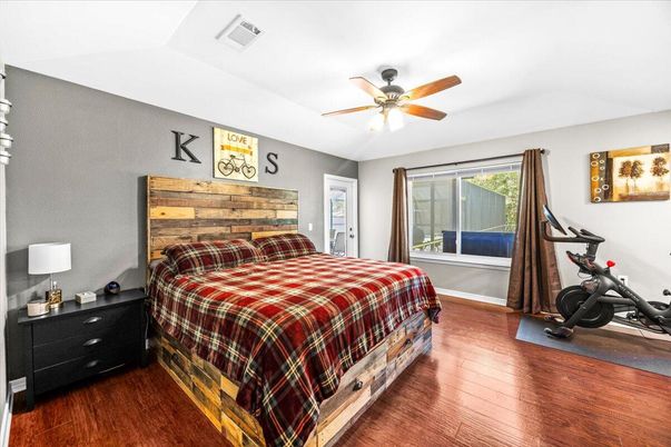 Bedroom, Fitness Equipment, Interior, Wood Texture Flooring