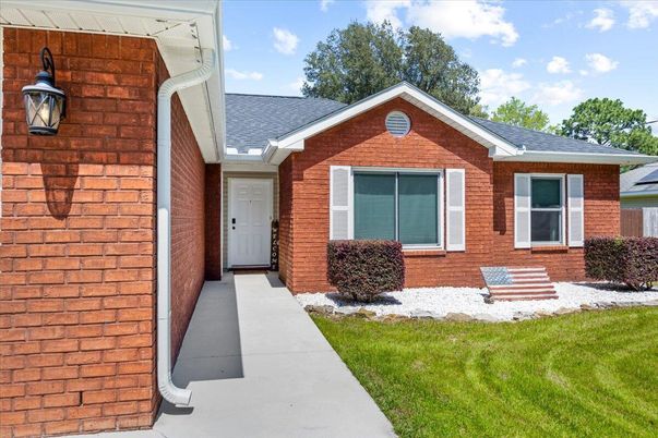 Exterior, Facade, Brick Facade, Ranch
