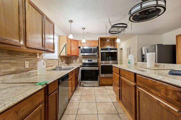 Interior, Kitchen, Pendant Lights, Stainless Steel Appliances