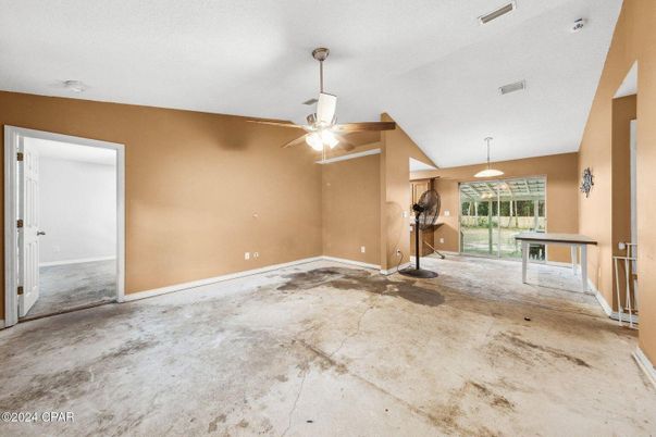 Empty room, Interior, Pendant Lights