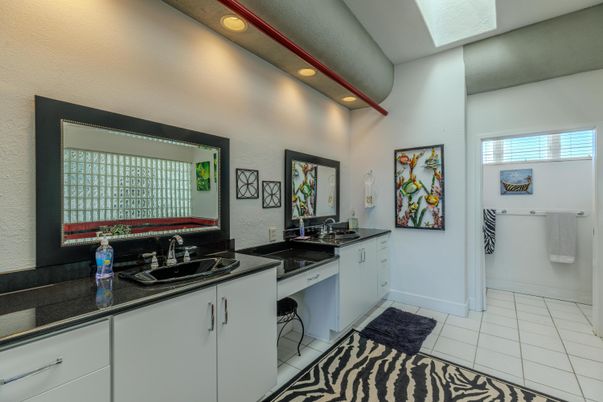 Bathroom, Dual Sink Vanities, Interior, Recessed Lighting
