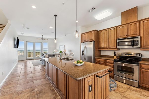 Interior, Kitchen, Living room, Pendant Lights, Recessed Lighting, Stainless Steel Appliances