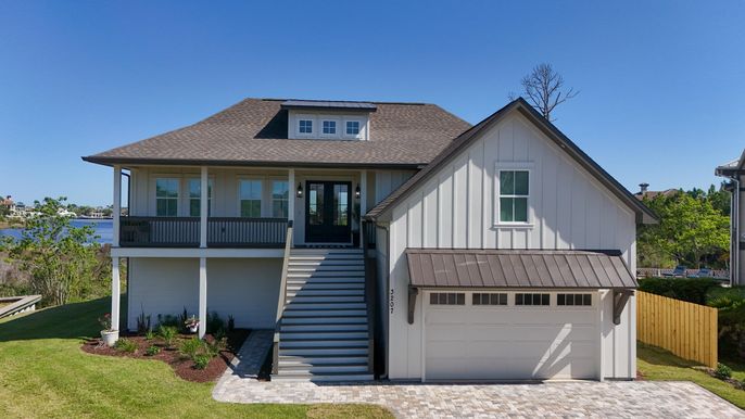 Attached, Exterior, Facade, Farmhouse