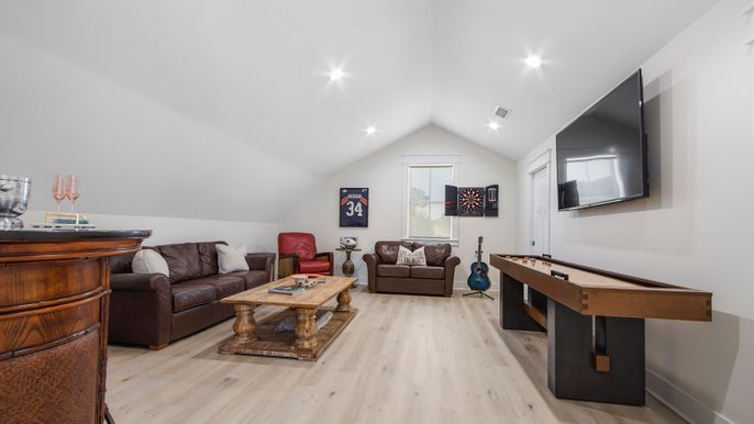 Billiard Table, Game Room, Interior, Living room, Recessed Lighting, Wood Texture Flooring