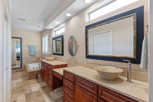 Bathroom, Dual Sink Vanities, Interior, Recessed Lighting