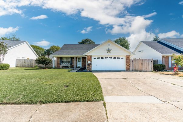 Attached, Exterior, Facade, Brick Facade, Ranch