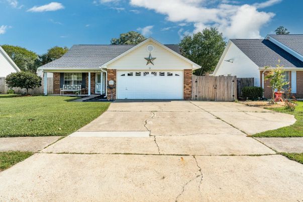 Attached, Exterior, Facade, Brick Facade, Ranch