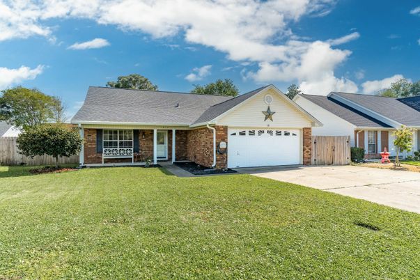 Attached, Exterior, Facade, Brick Facade, Ranch