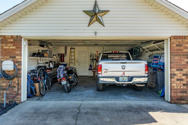 Exterior, Garage