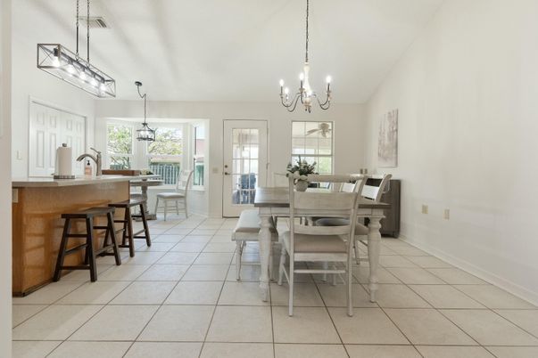 Chandelier, Dining room, Interior, Pendant Lights