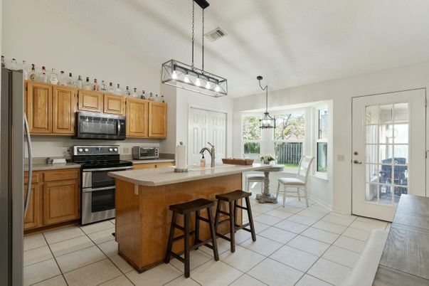 Dining room, Interior, Kitchen, Pendant Lights, Stainless Steel Appliances