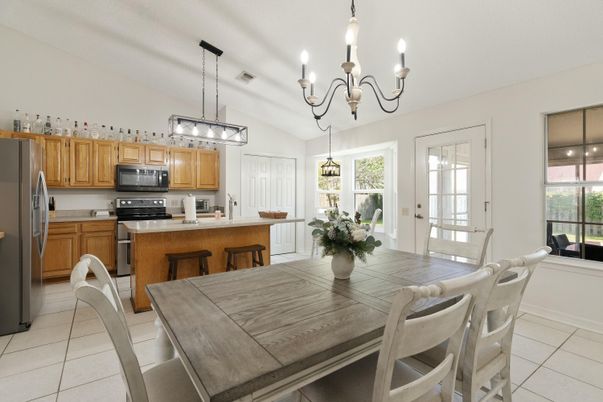 Chandelier, Dining room, Interior, Kitchen, Pendant Lights, Stainless Steel Appliances