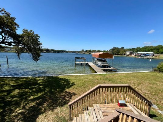 Exterior, Lake