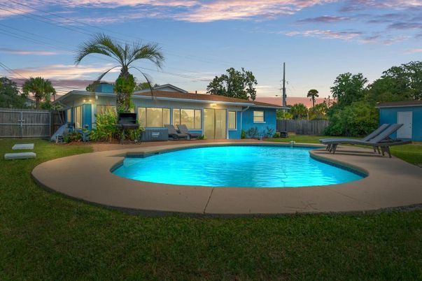 Exterior, Pool