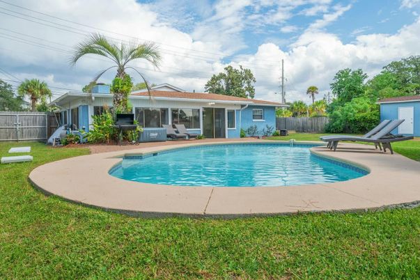 Exterior, Pool